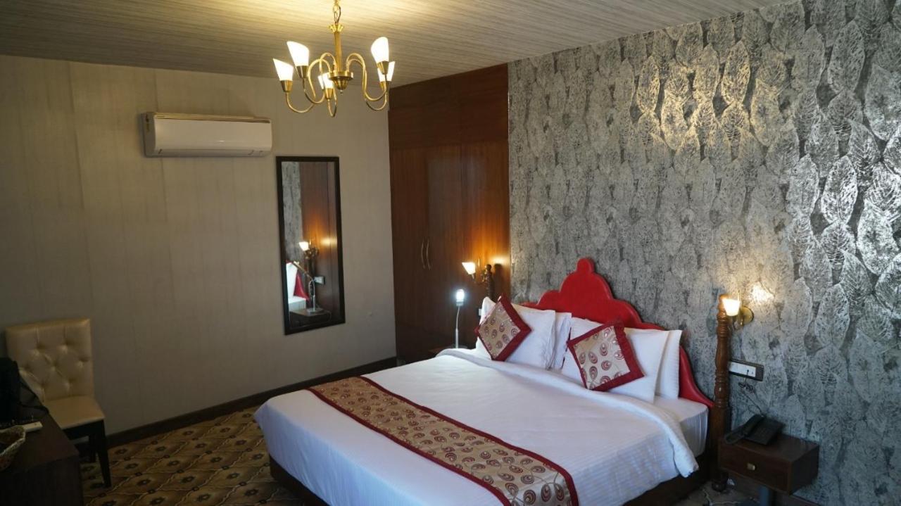 Hotel Sukh Mehal Jalandhar Exterior foto
